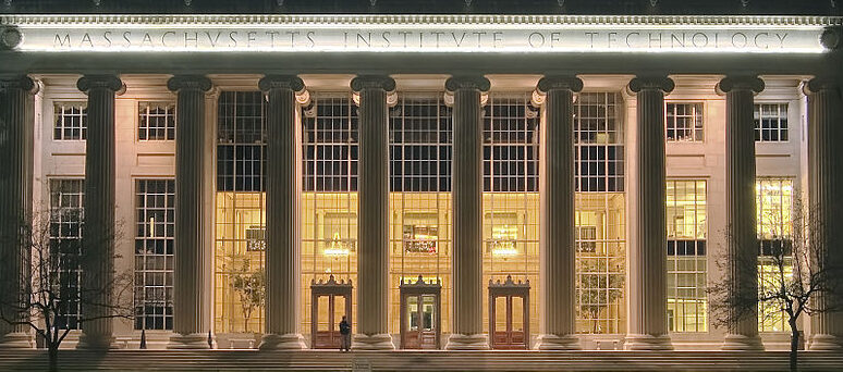 universidad charli lee